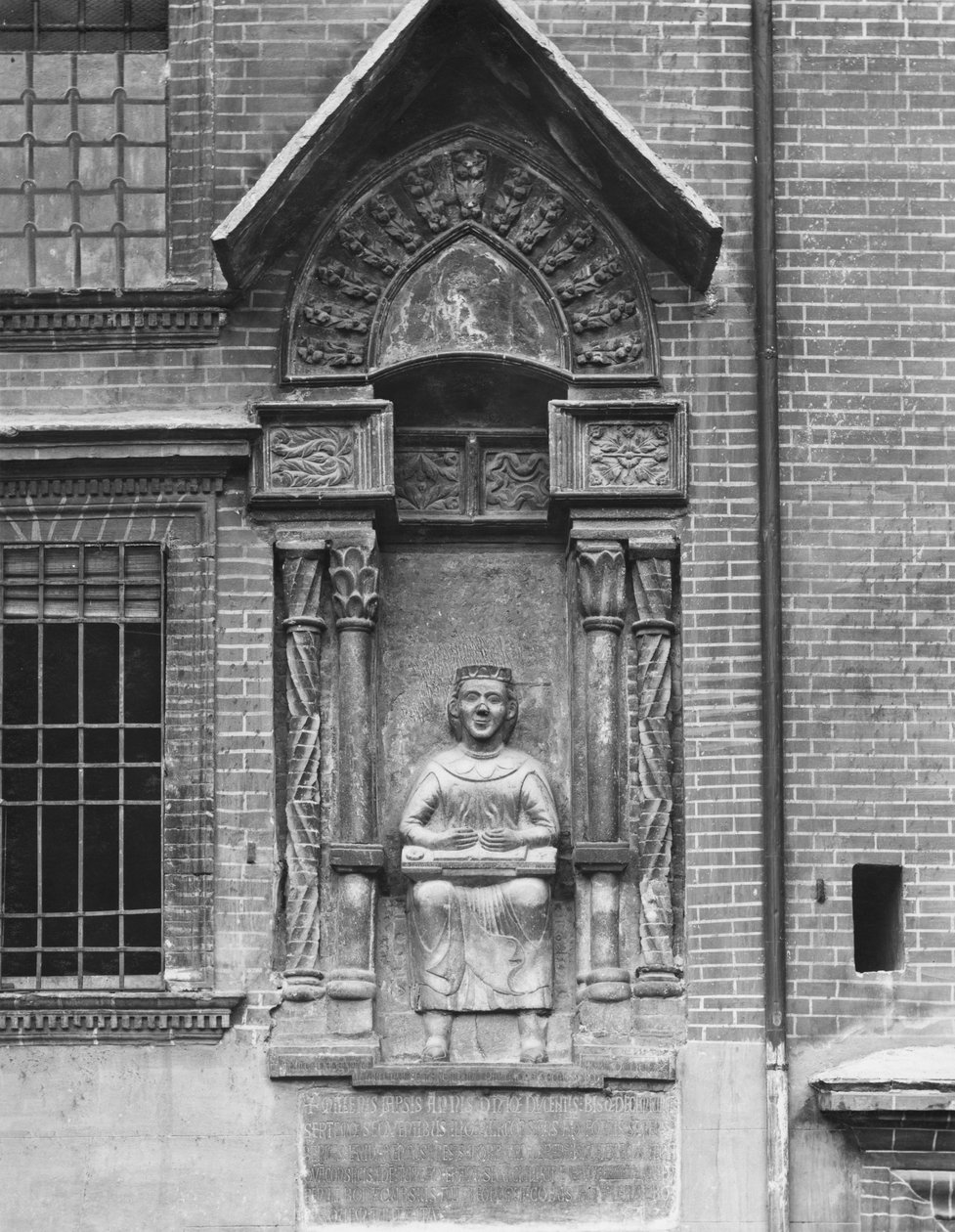Monumento a Virgílio, Palazzo del Podesta, Piazza Dante, 1220 de Italian School