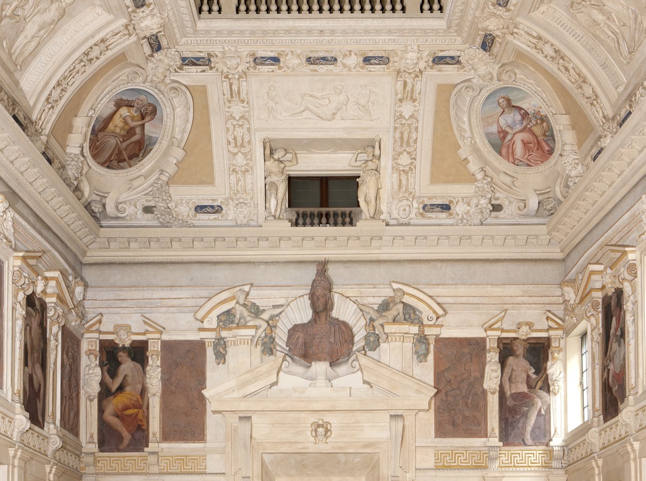 Musas, Estações, Caryatids e o busto de Minerva ou Marte de Italian School