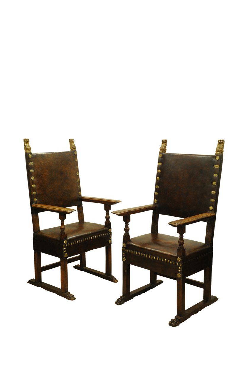 Cadeiras do trono estofadas em couro de nogueira, Itália c.1660 (nogueira) de Italian School