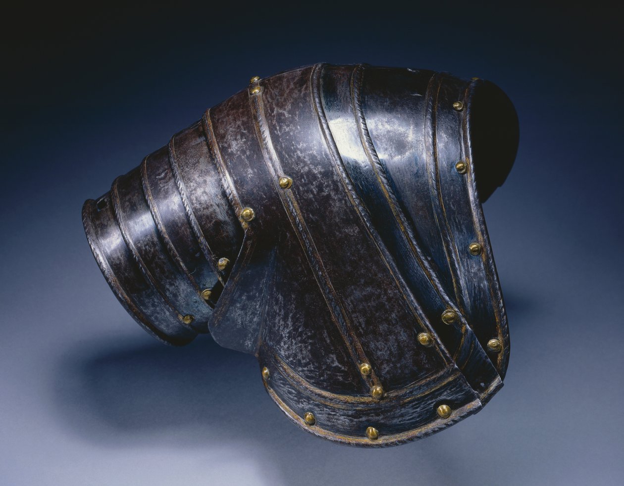 Pauldron para ombro direito, c.1560-70 (aço azulado e dourado) de Italian School