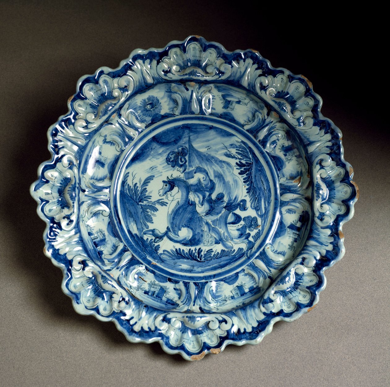 Placa decorada com a figura de um cavaleiro, cerâmica, fabrico Savona de Italian School