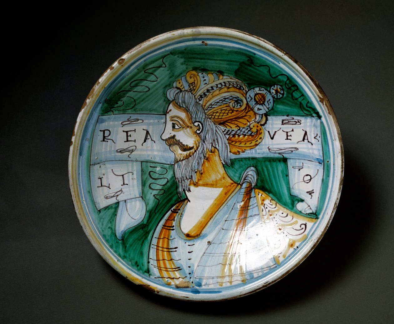 Retrato de um homem com um turbante. Placa cerâmica produzida em Viterbo, Itália. Século XVII Florença, Museo Nazionale del Bargello de Italian School