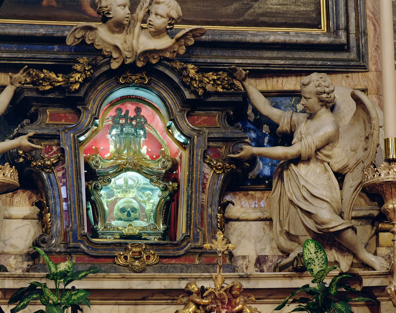 Relíquia do crânio de São Luís Gonzaga, situado no altar-mor de Italian School