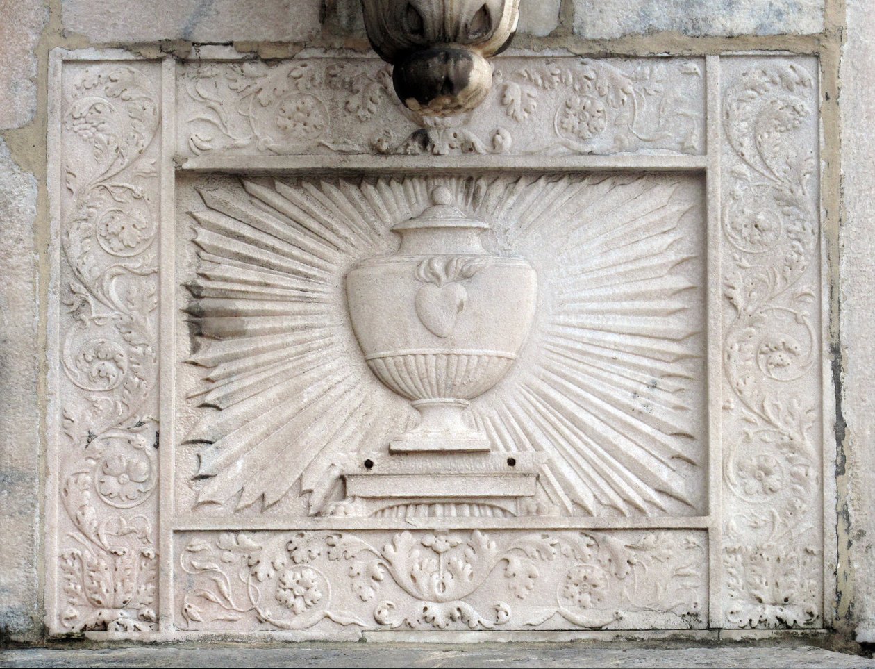 Representação do Santo Graal na Catedral de Milão (Duomo di Milano) de Italian School