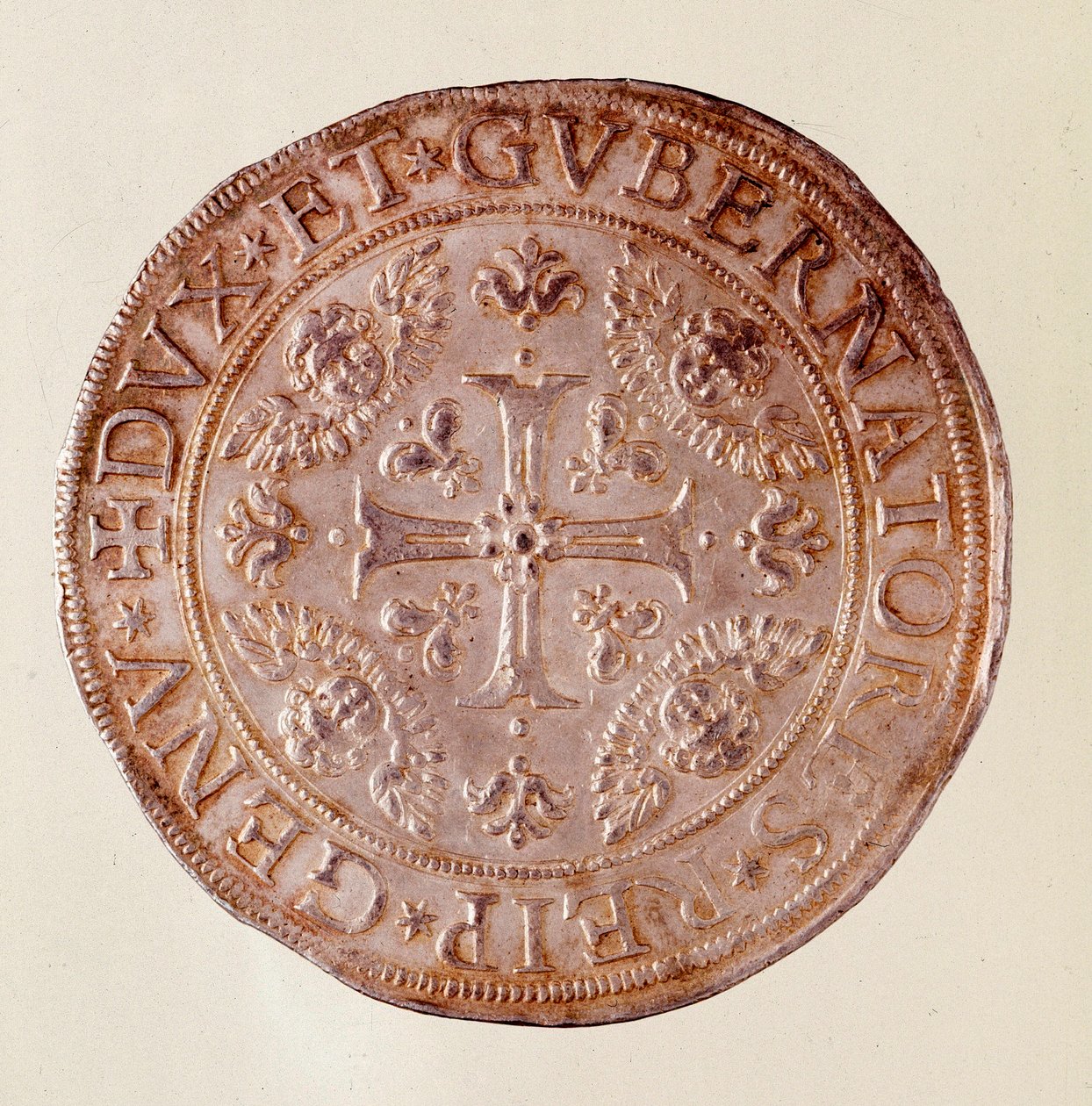 Moeda de prata da República de Génova (Genes) com a cruz. 1670. Diam. 5,8 cm Nápoles, museo archeologico de Italian School
