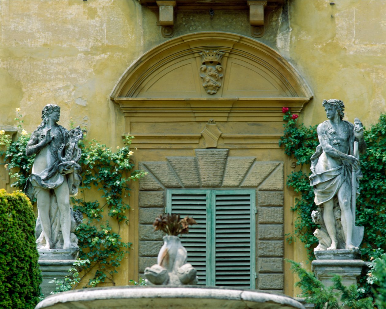 Fachada sul da Villa la Pietra de Italian School