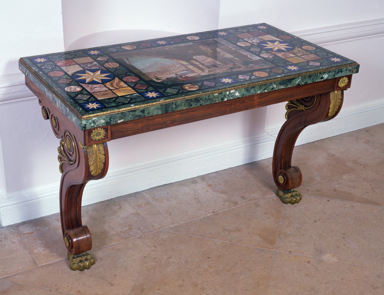 Parte superior de tabela que descreve o coliseu, após um projeto por Antonio Ciocci (fl.1722-92) (pietra dure) (veja 316265 para o par) de Italian School