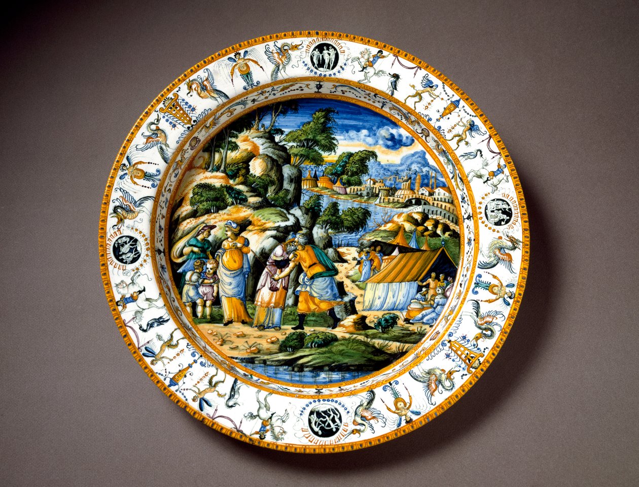O encontro da placa de cerâmica Aaron e Moise produzido em Urbino na oficina Fontana, Itália. 1550 em torno de Florença, Museo Nazionale del Bargello - O encontro entre Aaron e Moses, placa de cerâmica da oficina de Fontana, Urbino, Itália. Circa1550. Nati de Italian School