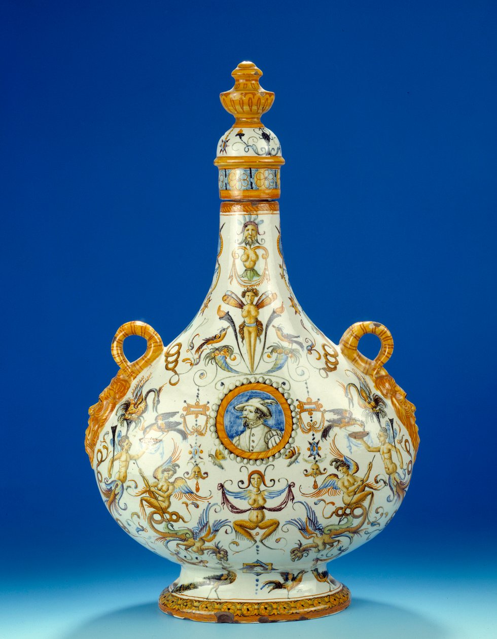 Vaso em forma de cabaça em majolic (maiolica) feito nas fábricas de faiança de Fontana em Urbino na Itália 1570-1580 Paris, Musee du Petro Palais de Italian School