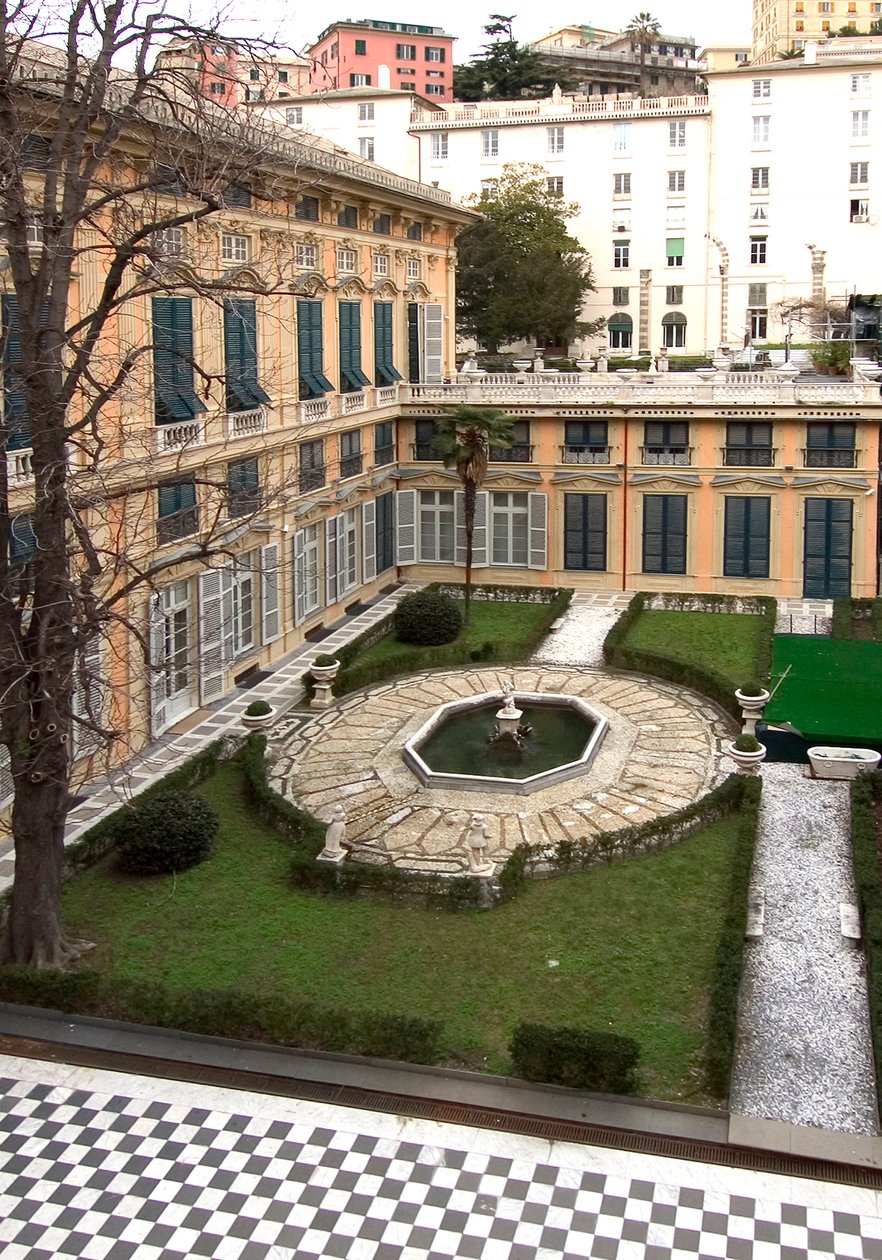 Vista do pátio do Palácio (Palazzo) Bianco (ou Palácio de Luca Grimaldi) construído em 1530 e 1540 em Genes (Génova), Itália de Italian School