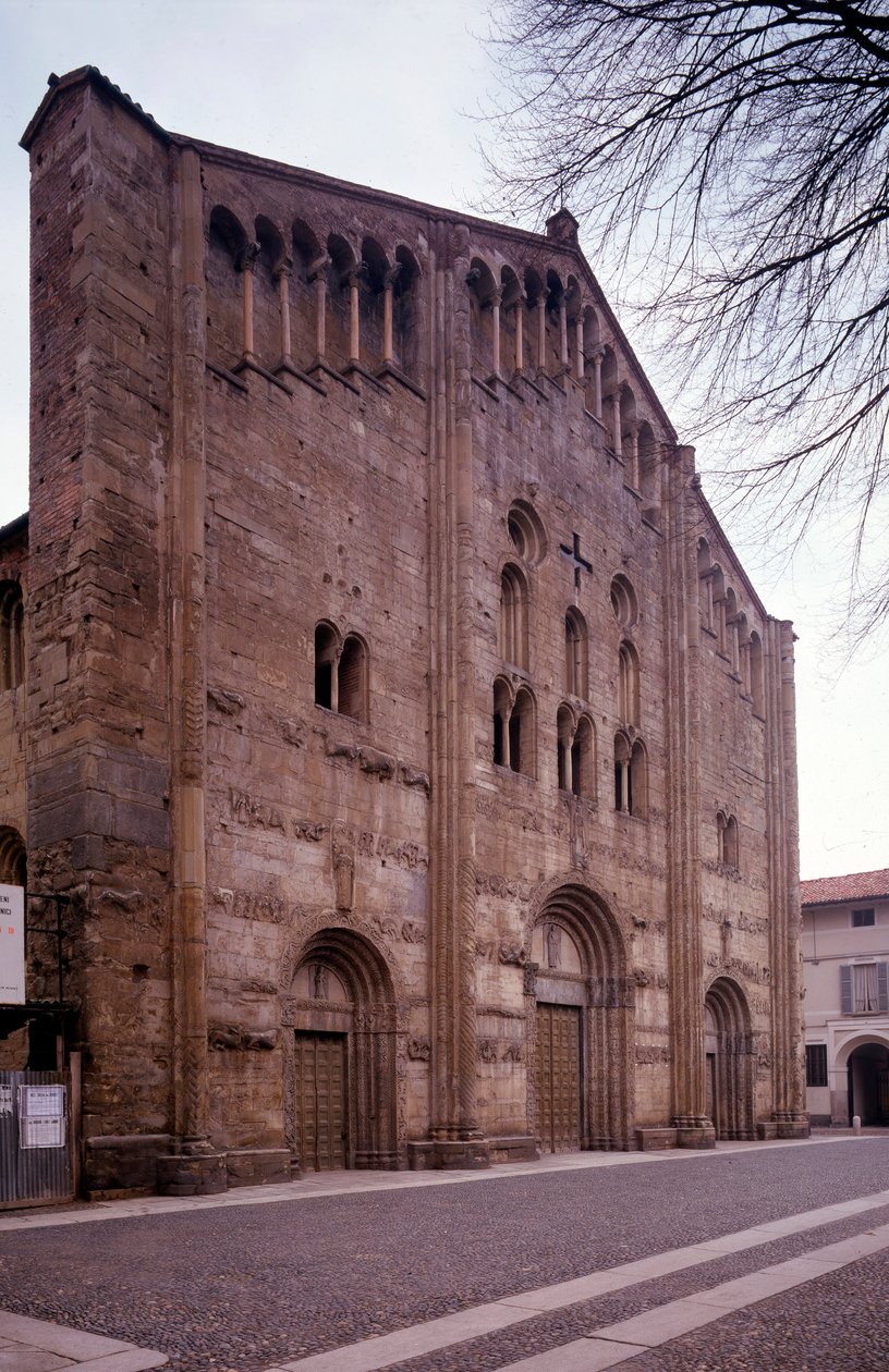 Vista da fachada da igreja de São Michele Maggiore de Italian School