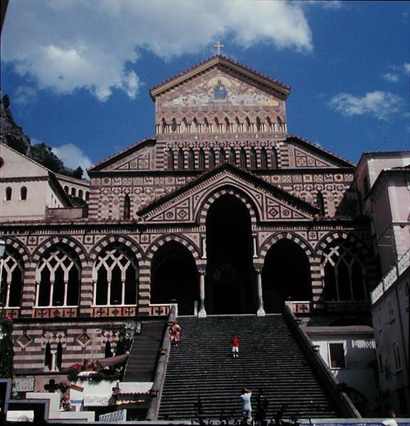 Fachada oeste da Catedral de SantAndrea, 1203 de Italian School