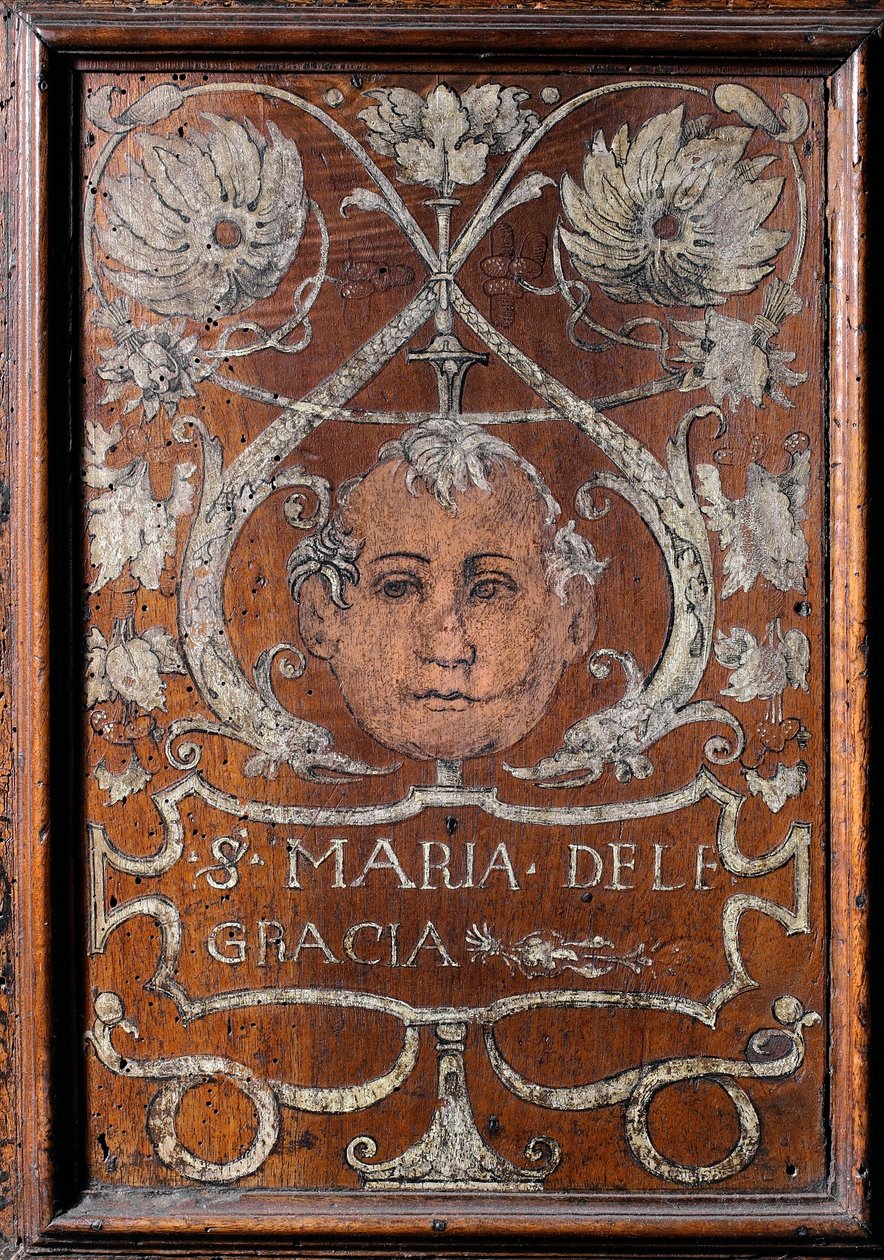 Placa de madeira decorada com um rosto e a inscrição "Santa Maria delle Gracia", sacristia del bramante 1429-1481 Basílica de Santa Maria delle Grazie Milan (banco de madeira decorado com um rosto e a inscrição "Santa Maria delle Gracia", sacristia Bramant de Italian School