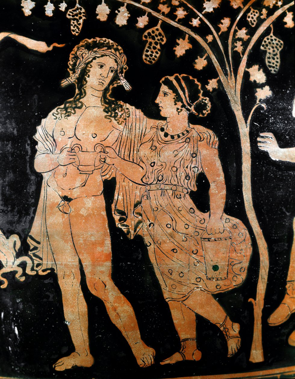 O detalhe de um vaso de Ruvo em Puglia (Puglia) retrata um casal de jovens casais. Têm nas suas mãos uma taça de vinho. Século IV a.C. Museo Archeologico Nazionale de Nápoles de Italic