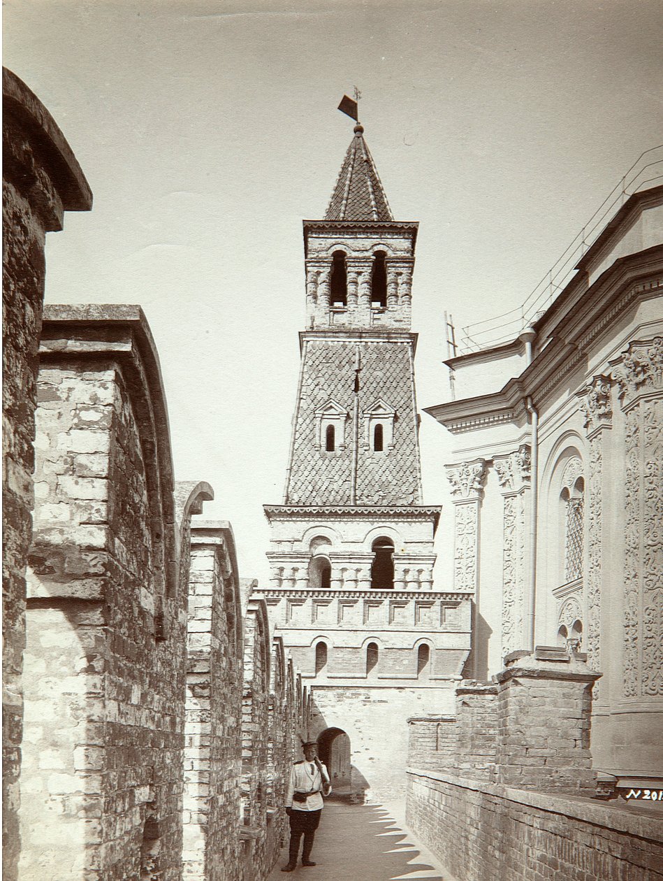 A Torre do Arsenal (Oruzheynaya) no Kremlin de Moscou. Albumina Foto de Ivan Fyodorovich Borshchevsky (1851-1948), antes de 1889. State United Museum Center no Kremlin, Moscou de Ivan Fyodorovich Borshchevsky