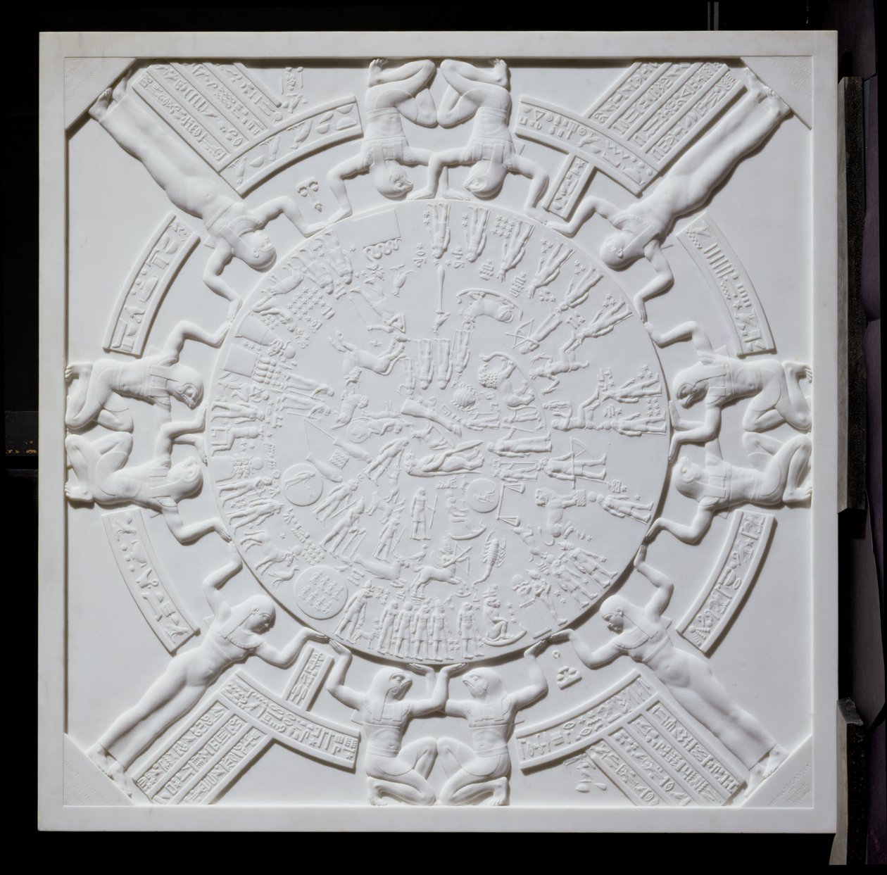 Cópia do Zodíaco de Dendarah, do teto da capela no Templo de Hathor, Dendarah, Egito, 1819 (mármore) de J. J. Castex