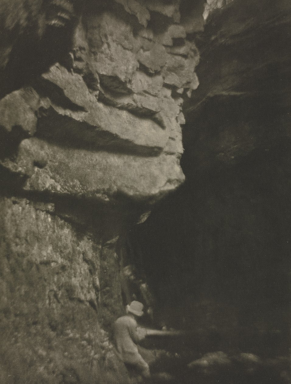 Trabalho de câmera: Man Sketching, 1910. de J. Craig Annan