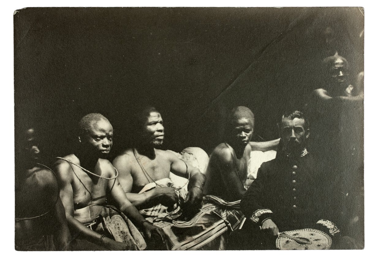 Chefes do capitão Gallwey e Edo, Benin, Nigéria, 1892 (impressão em prata de gelatina) de J. H. Swainson