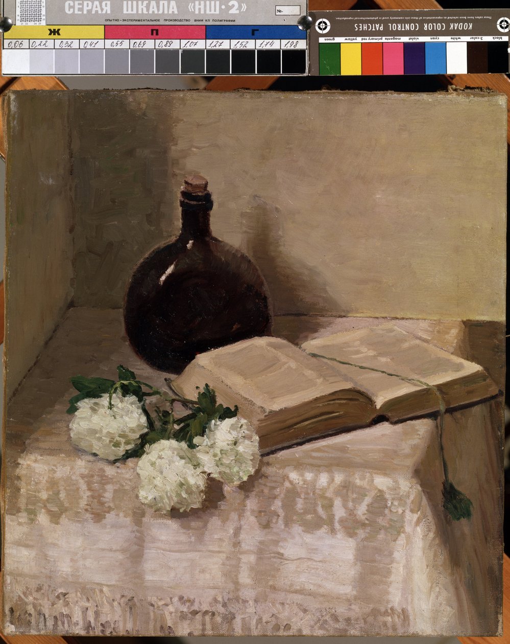 "Natureza morta com um livro" (Nature morte de flacon, livre ouvert et fleurs blanches) Pintura de Johannes Hansch (1875-1946) Dim. 45 x 41,5 cm Mikalojus Konstantinas Ciurlionis Museum of Fine Arts, Kaunas, Lituânia de J. Hansch