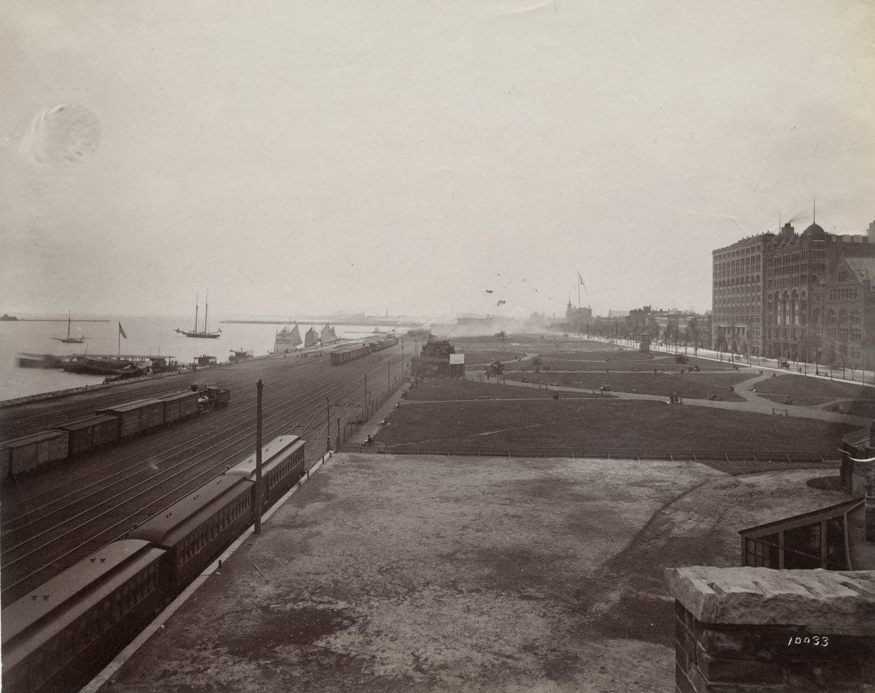 Vista para sul da Michigan Avenue a partir do lado oeste dos trilhos da Illinois Central Railroad, Chicago, c.1890 de J. W. Taylor
