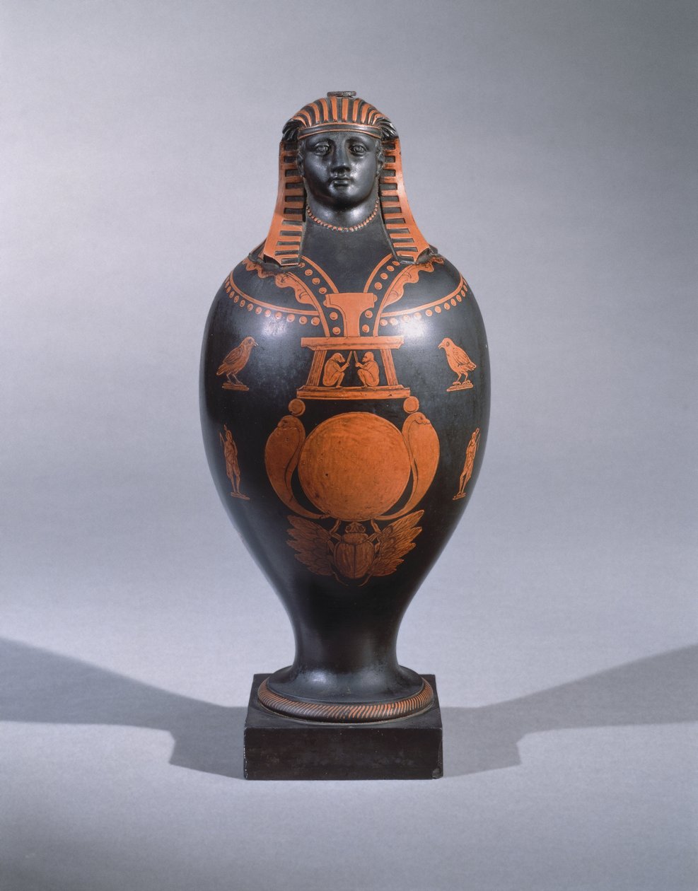 Jarra Canopic, de Staffordshire, c.1773 (earthware encáustica) de J. and Bentley Wedgwood