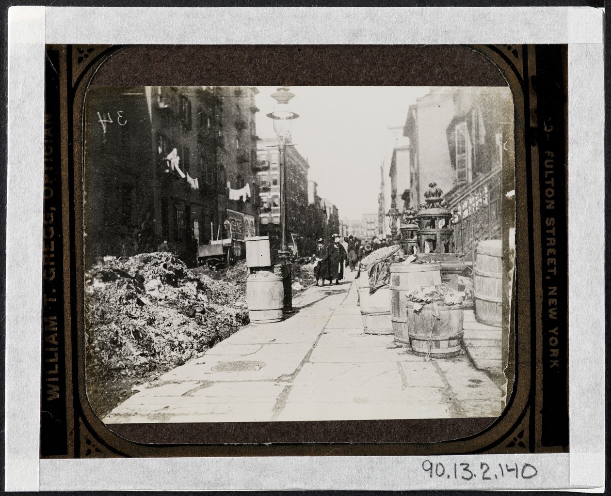 Tammany Street Cleaning antes do Dia Warings, em frente ao 9 Varick Place, c.1890 de Jacob August Riis