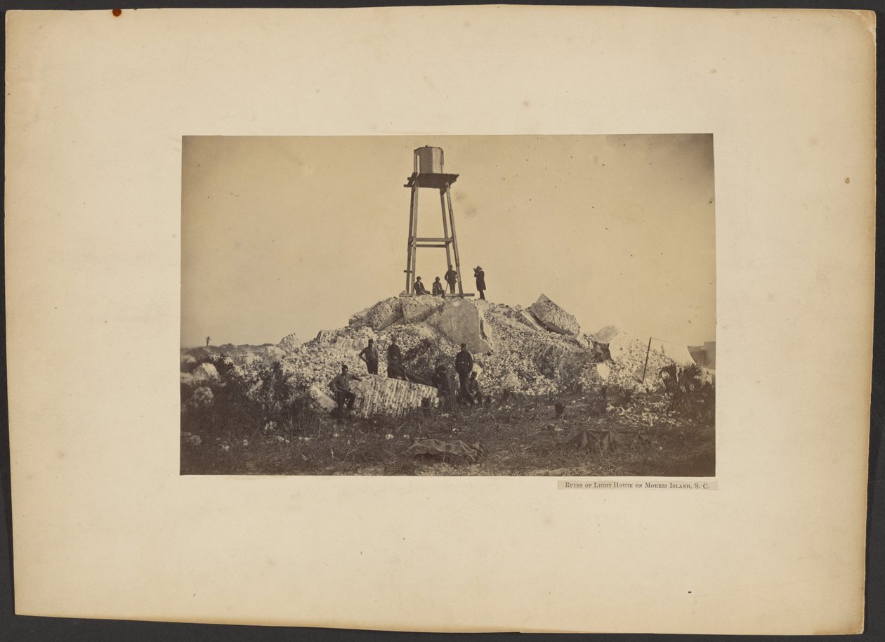 Ruínas da casa de luz na ilha de Morris, Carolina do Sul de Jacob R. Foster