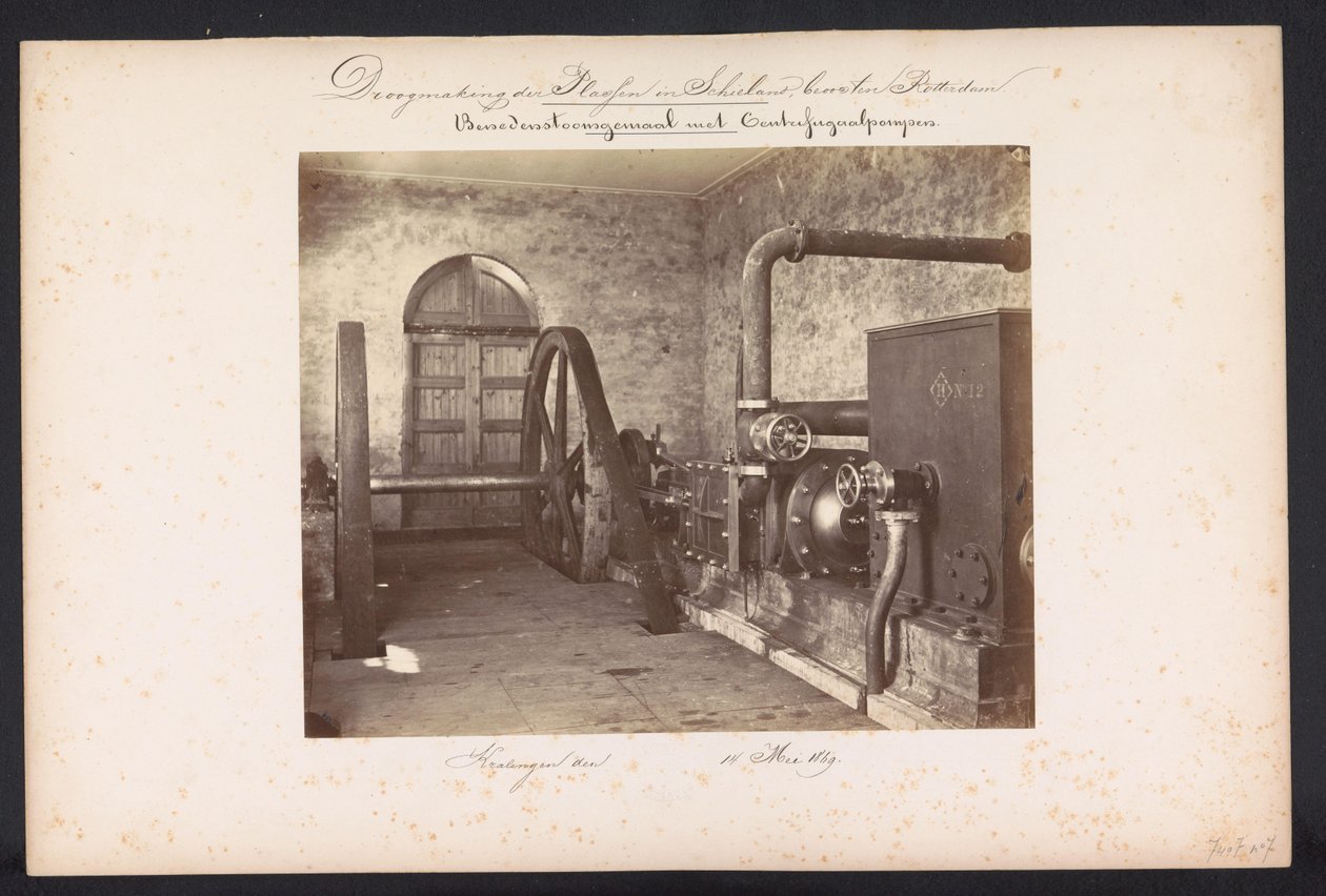 Estação de bombagem de vapor inferior com bombas centrífugas / Kralingen den 14 Mei 1869 (título sobre o objecto)
Drenagem de lagoas em Schieland a leste de Roterdão (título da série sobre o objecto) de Jacobus van Gorkom jr.