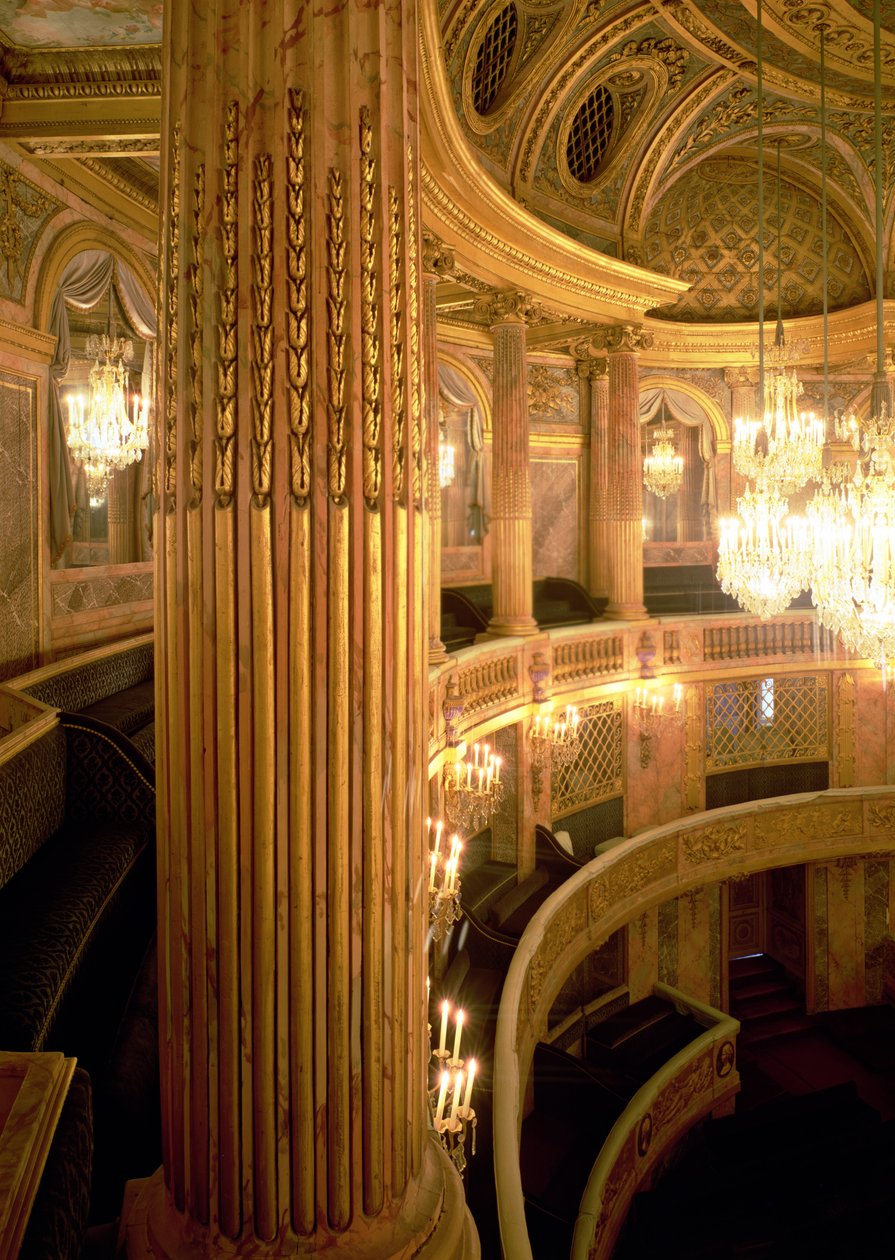 Vista interior da Opera House olhando para a Royal Box, concluída em 1770 (restaurada em 1952-71) de Jacques Ange Gabriel
