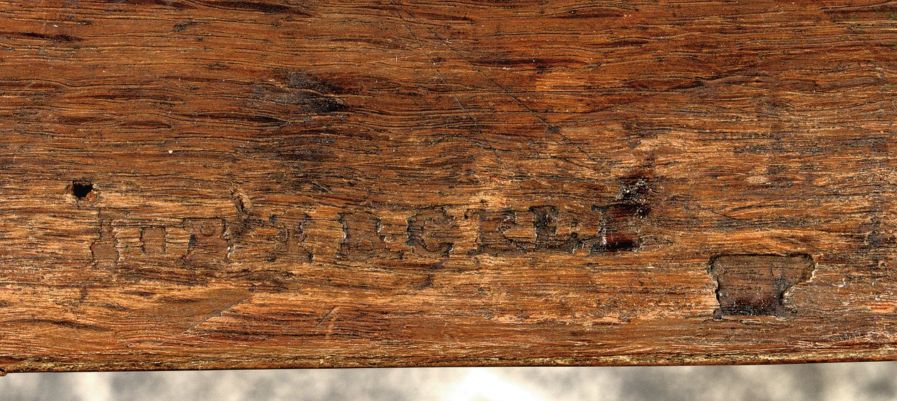 Detalhe de uma cômoda Luís XV do final do terceiro quarto do século 18 (tulipwood montada em ormolu, amaranto, fruitwood manchado, mármore e parquete) (ver também 714758) de Jacques Birckle