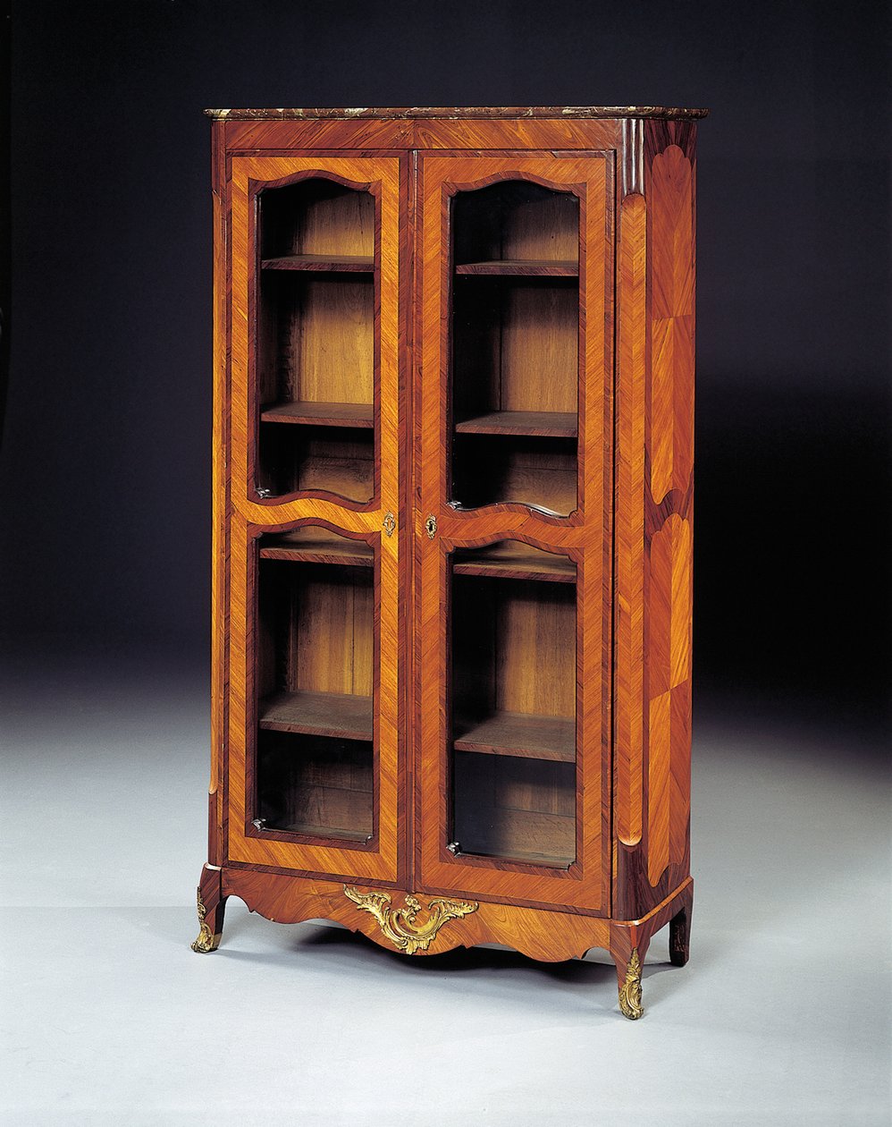 Estante Louis XV (madeira) de Jacques Birckle