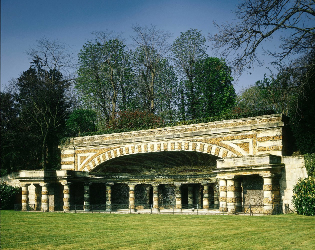 França, Chatou (Yvelines): A Nymphee de Soufflot construída para albergar uma fonte. Arquitetura de Soufflot (o arquiteto do Pantheon) entre 1774 e 1777. de Jacques Germain Soufflot