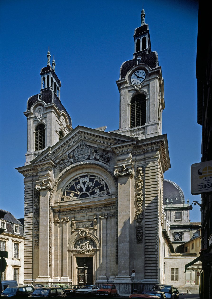Vista da capela do Hotel Dieu (Hotel-Dieu) (século XII-13) redesenhada pelo arquitecto Jacques Germain Soufflot (1713-1780). Lyon, Ródano de Jacques Germain Soufflot