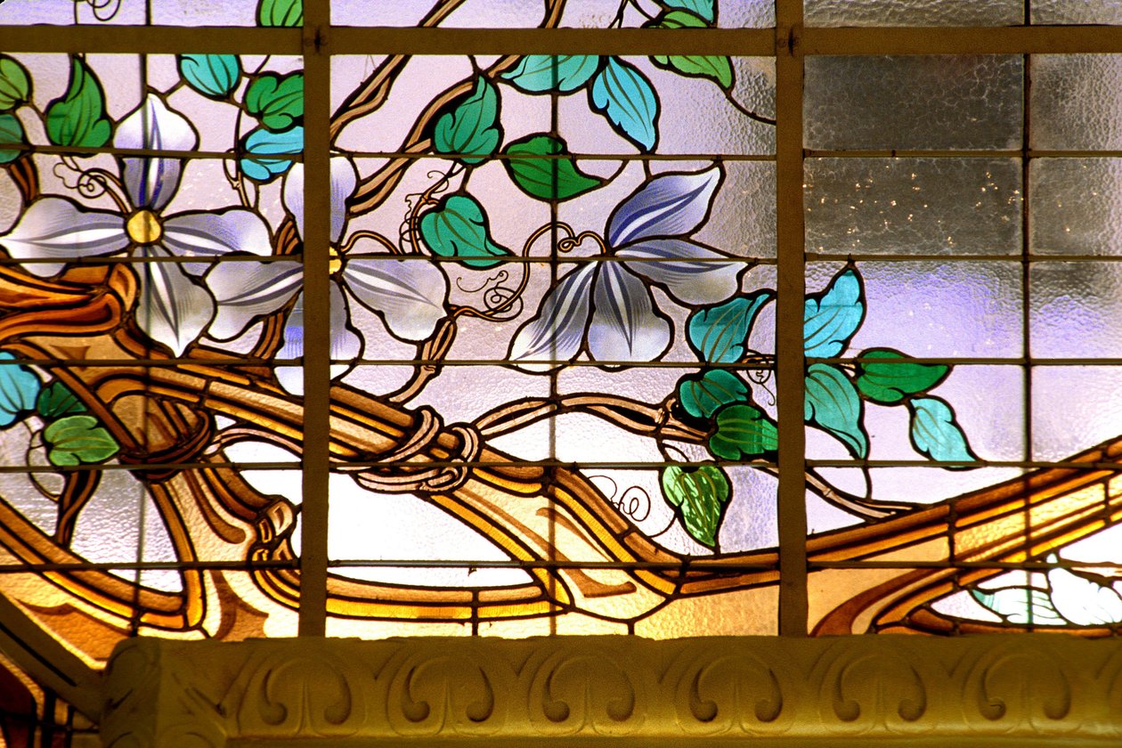 Nancy (departamento 54), Art Nouveau, "La verriere aux Clematites" (1901) - detalhe, Stained glass de Jacques Gruber (1870-1936), no Credit Lyonnais, rue St Georges de Jacques Gruber