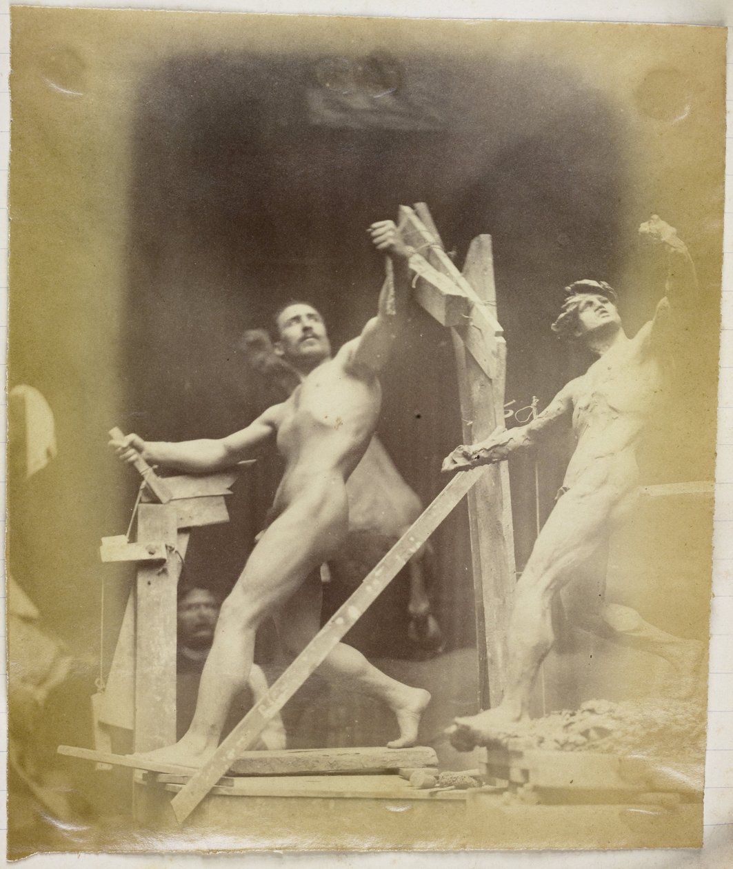 Estudo de um modelo nu masculino em um andaime, visto de lado e ao lado de um modelo de gesso na mesma pose, no estúdio de Jacques de Lalaing de Jacques Lalaing (attributed to)