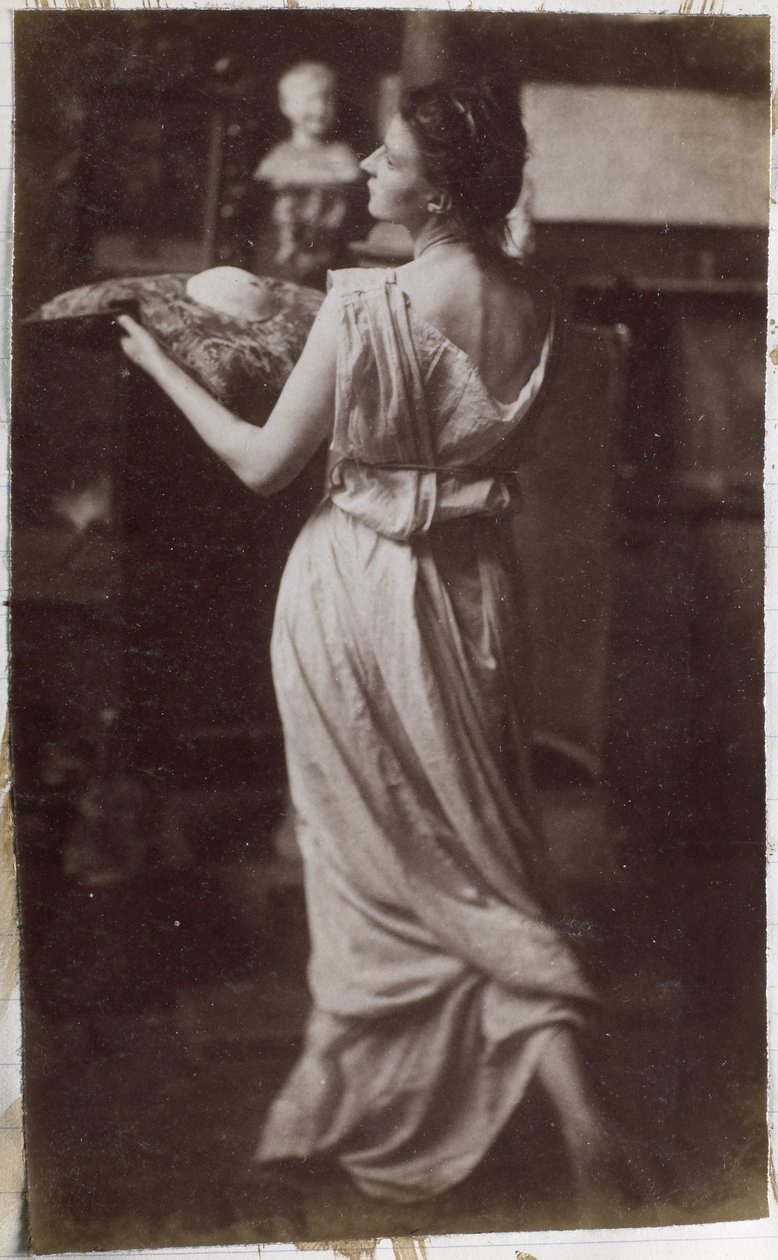 Estudo de uma modelo feminina em drapejamento, vista por trás, no estúdio de Jacques de Lalaing de Jacques Lalaing (attributed to)