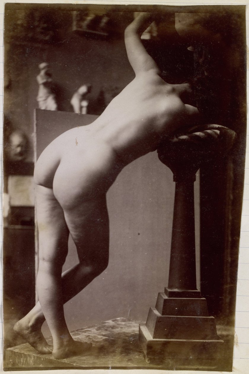 Estudo de uma modelo feminina nua, vista por trás, no estúdio de Jacques de Lalaing, estudo preliminar para fonte circular de Jacques Lalaing (attributed to)
