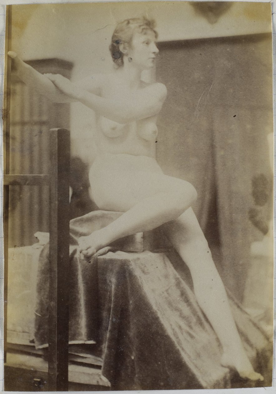 Estudo de uma modelo feminina nua, sentada no palco junto ao cavalete e vista de frente, no estúdio de Jacques de Lalaing, estudo preliminar para o túmulo de Fernand Scribe no cemitério de Gand de Jacques Lalaing (attributed to)