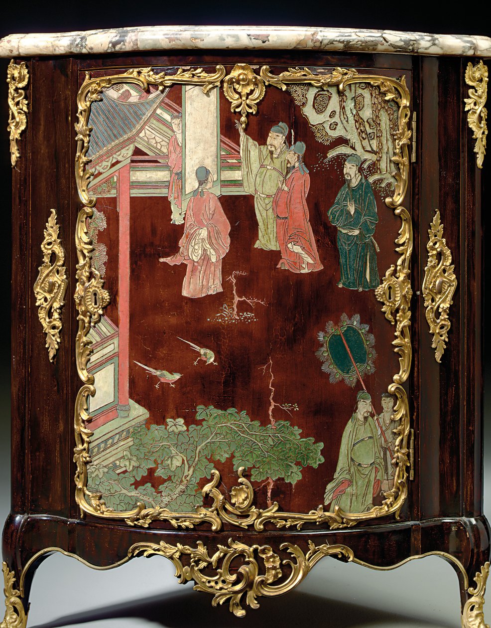 Par de encoignures Louis XV coromandel, meados do século 18 (laca, ormolu e madeira ebonizada) (ver também 1274739-41) de Jacques Philippe Carel