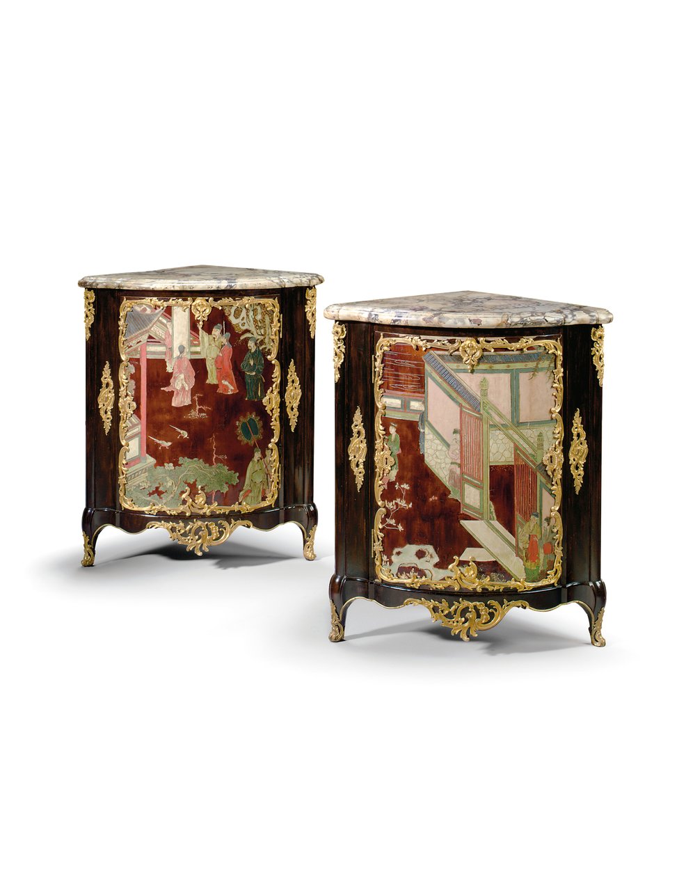 Par de encoignures Louis XV coromandel, meados do século 18 (laca, ormolu e madeira ebonizada) (ver também 1274740-1) de Jacques Philippe Carel