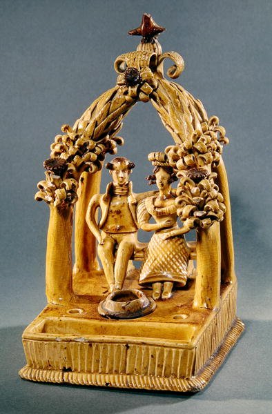 Escrevendo conjunto com um casal sentado sob um caramanchão, Borne Workshop (cerâmica) de Jacques Sebastien Talbot