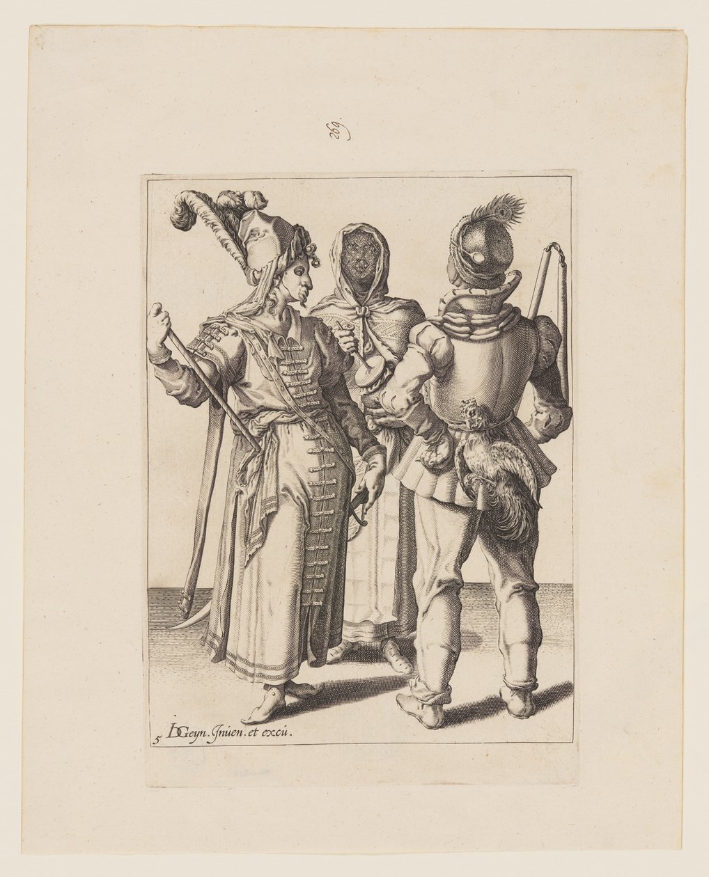 Um Grandee em traje oriental, um homem com um galo preso ao cinto e uma mulher velada tocando o Rumbling-Pot, de The Masquerades de Jacques de Gheyn II