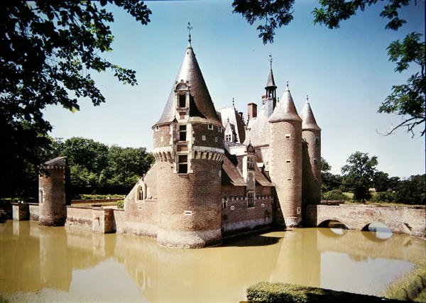 Vista do Chateau du Moulin, construído em 1480-1502 de Jacques de Persigny