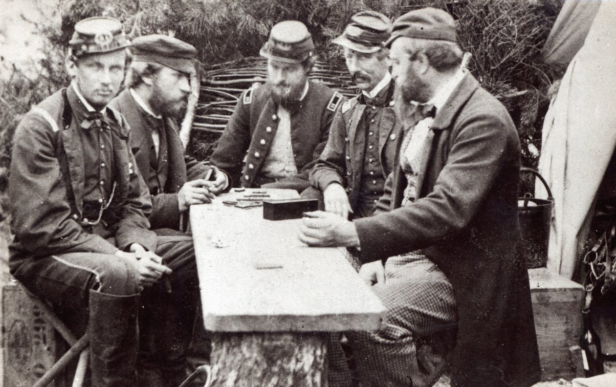 O Conde de Paris e seu irmão, o Duque de Chartres, jogando dominó como convidados do Exército do Potomac durante a Guerra Civil Americana, 3 de maio de 1862 de James F. Gibson
