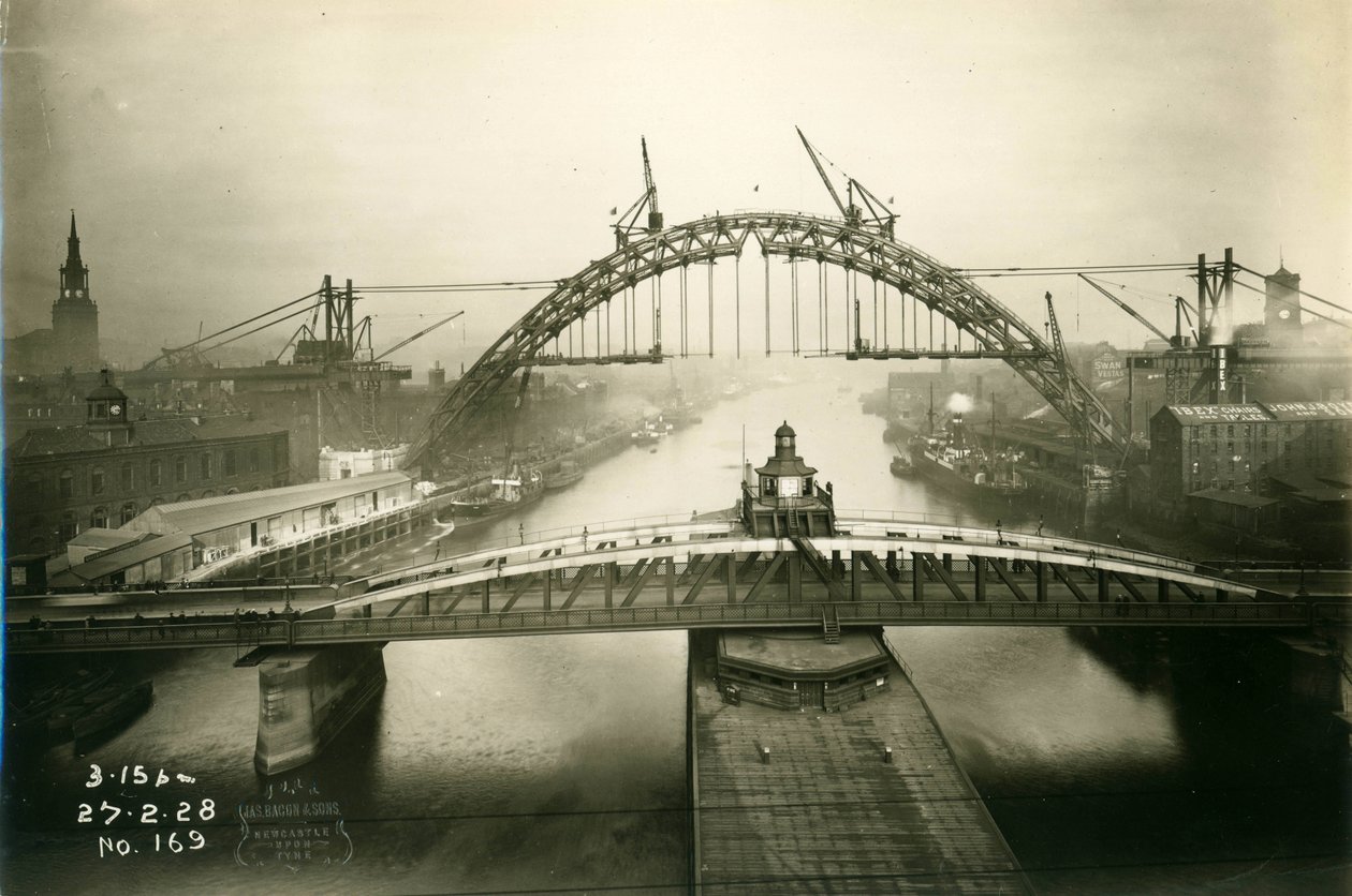 A Ponte Tyne em construção, 27 de fevereiro de 1928 de James Geddie
