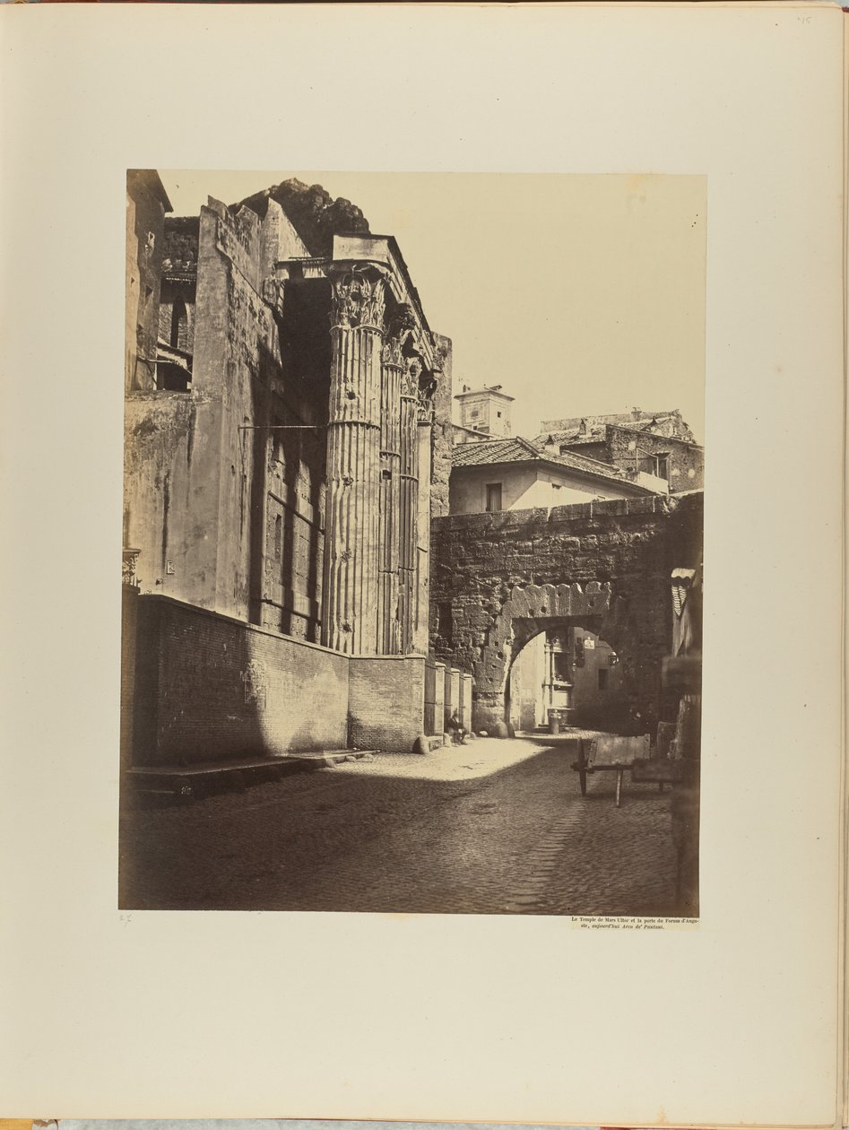 O Templo de Marte Ultor e a porta de acesso ao Fórum de Augusto, atualmente o Arco de