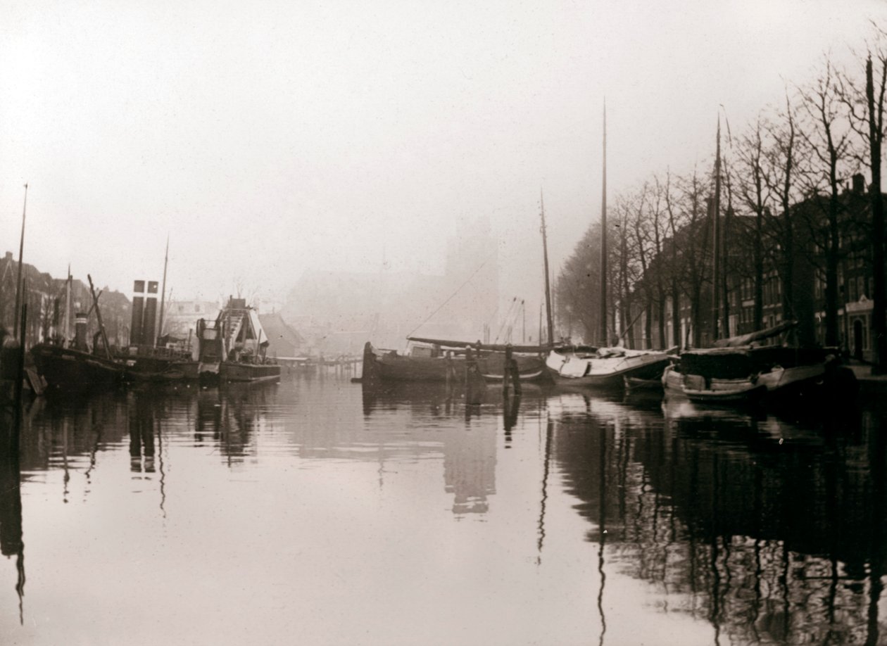 Barcos de canal, Dordrecht, Holanda, 1898. de James Batkin