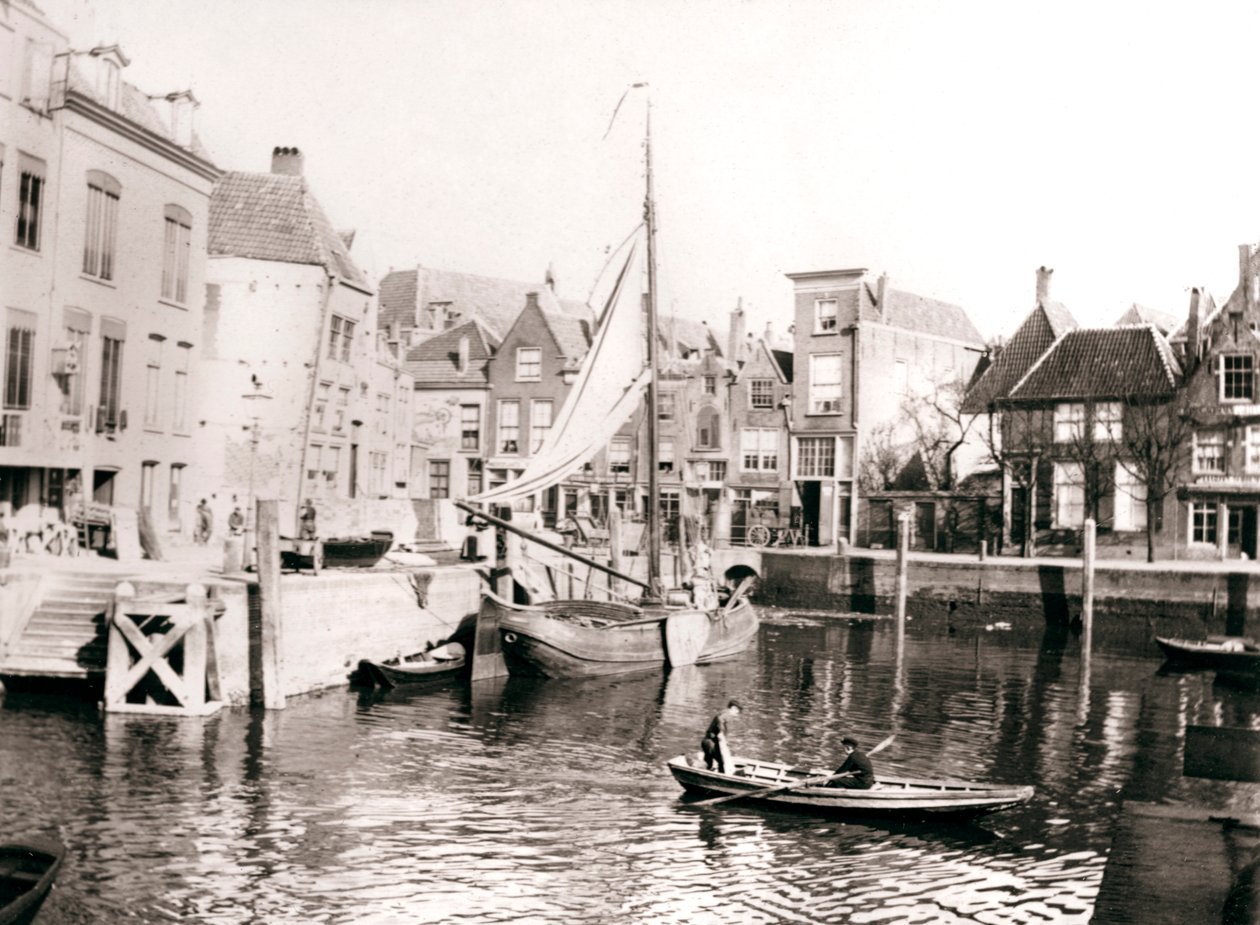 Jarda do canal, Dordrecht, Holanda, 1898. de James Batkin