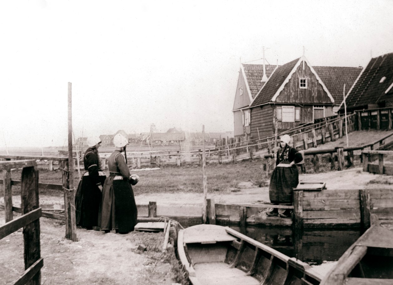Mulheres em trajes tradicionais, Ilha Marken, Holanda, 1898 de James Batkin