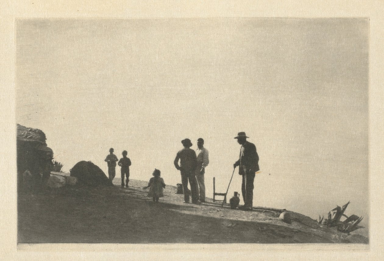Trabalho de câmera: Grupo em uma Estrada da Colina - Granada, 1914. de James Craig Annan